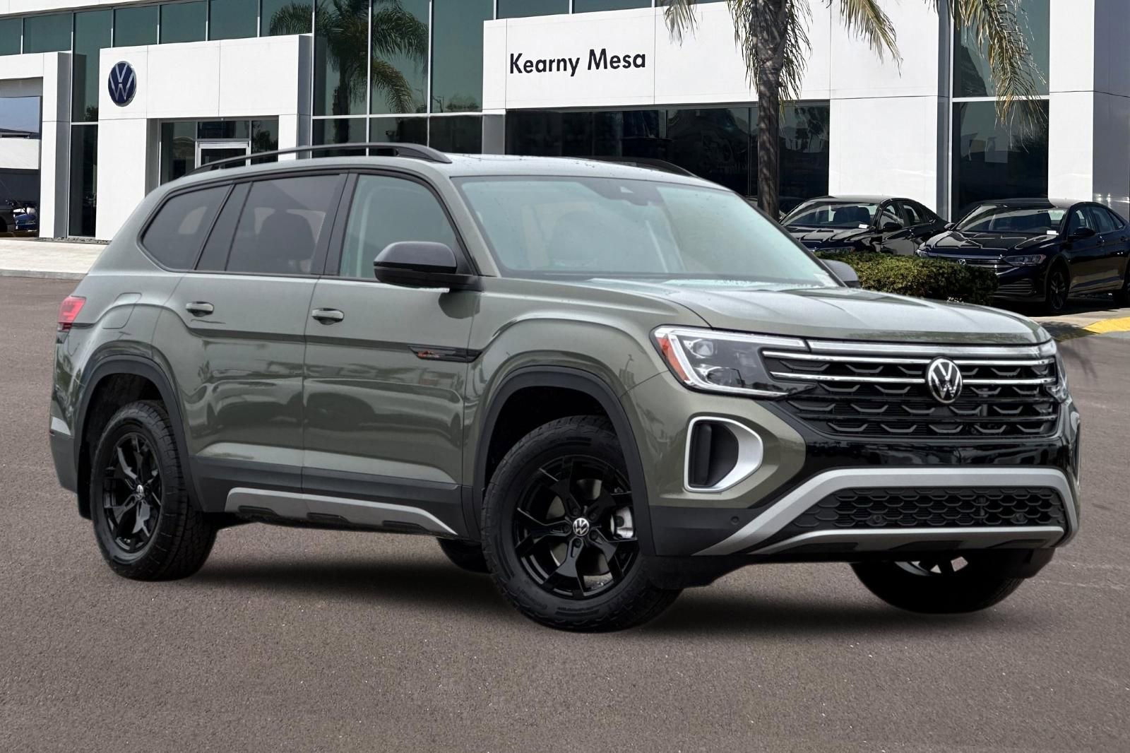 New 2025 Volkswagen Atlas Peak Edition SE image 2