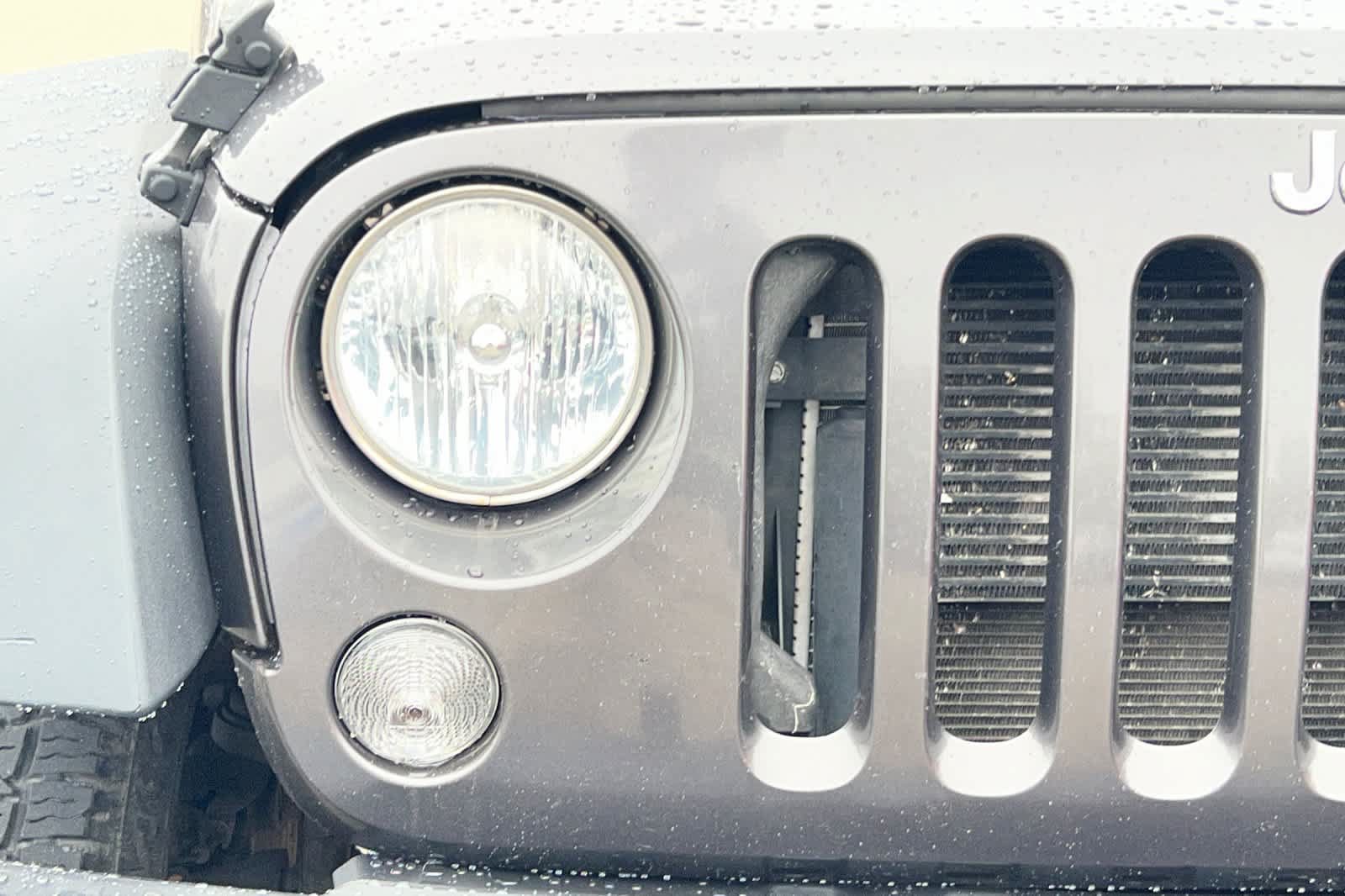 Used 2018 Jeep Wrangler Unlimited Sport S AWD/4WD image 14