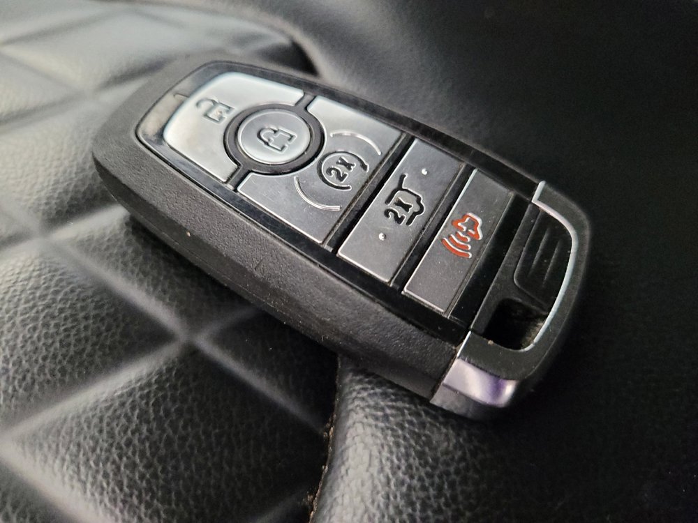 Used 2024 Ford Edge Titanium image 32