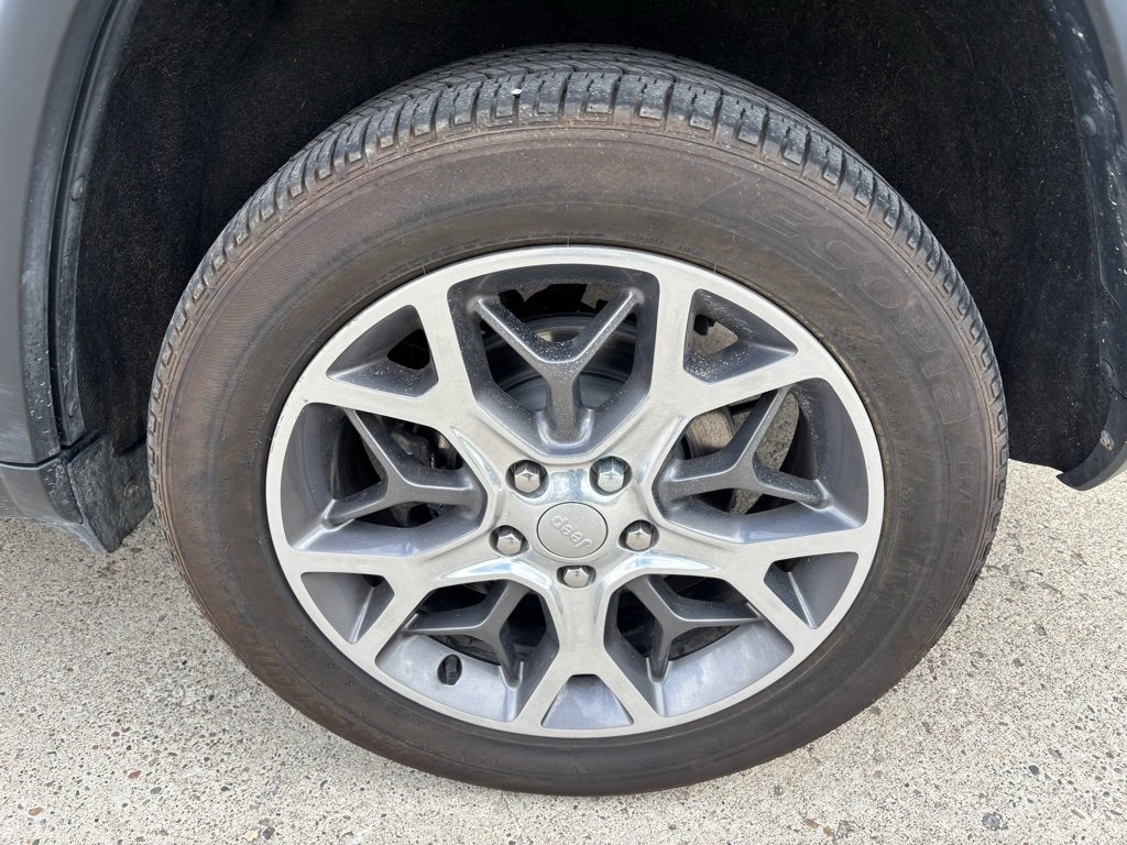 Used 2022 Jeep Grand Cherokee Limited w/ Technology Group image 9