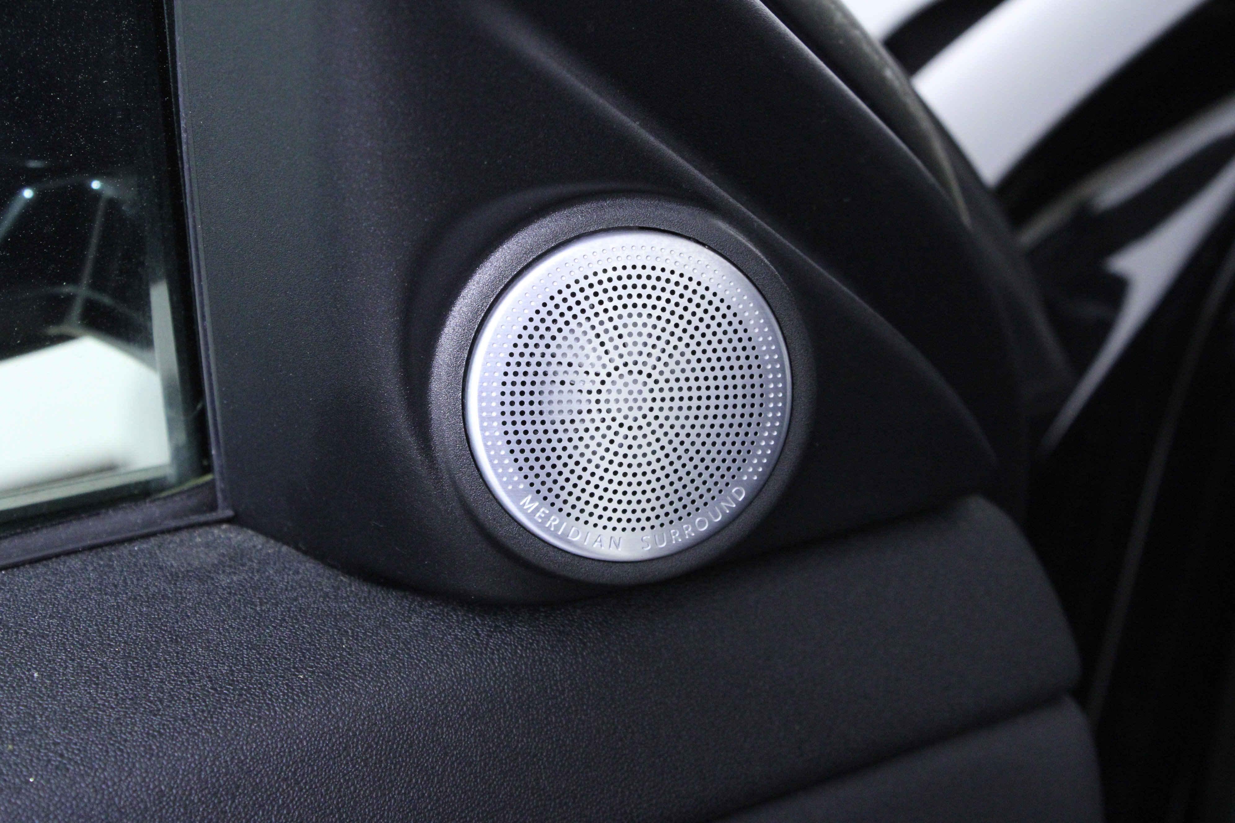 Used 2023 Land Rover Range Rover Evoque R-Dynamic SE image 18