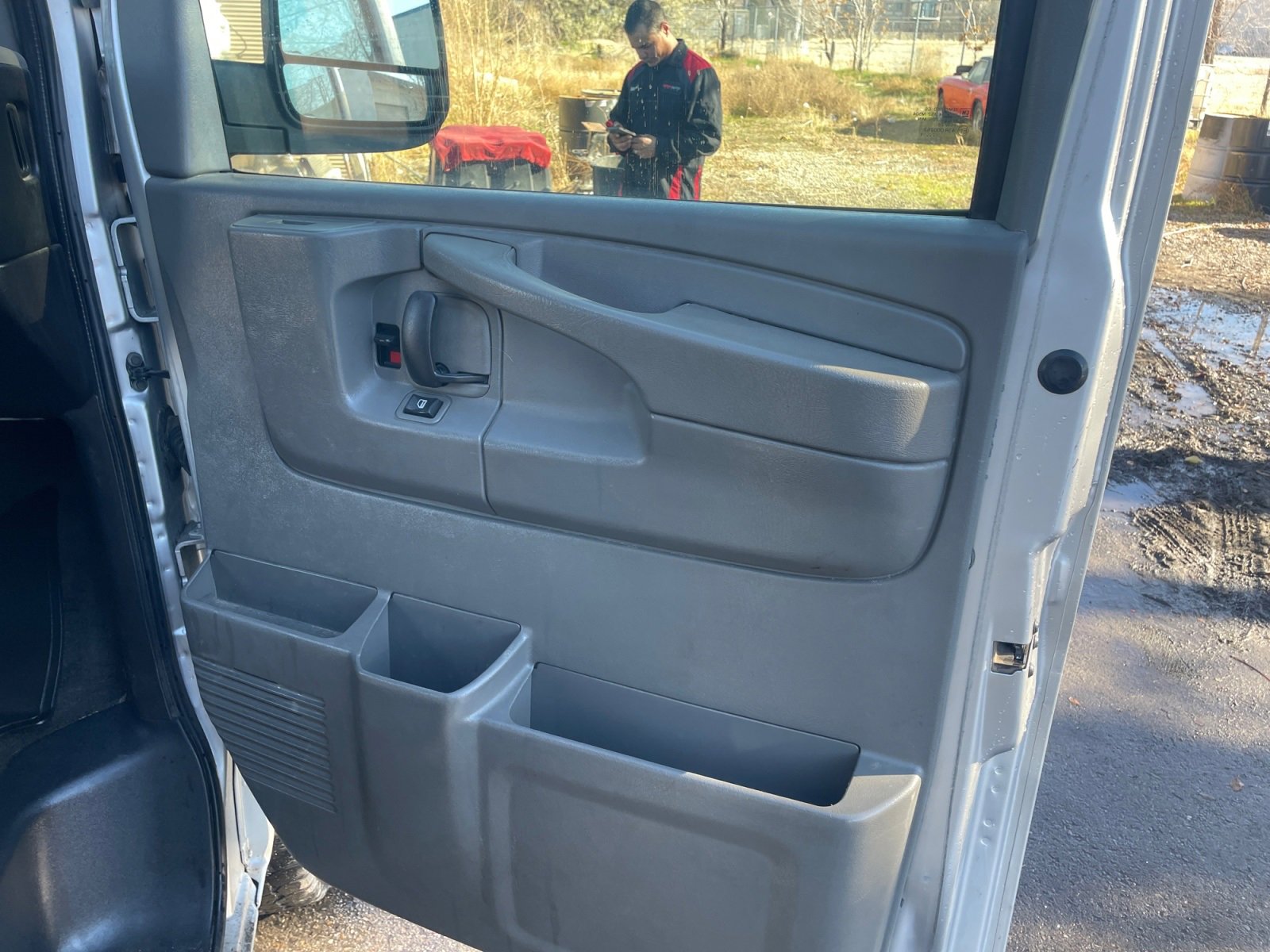 Used 2011 Chevrolet Express 2500 LS image 17