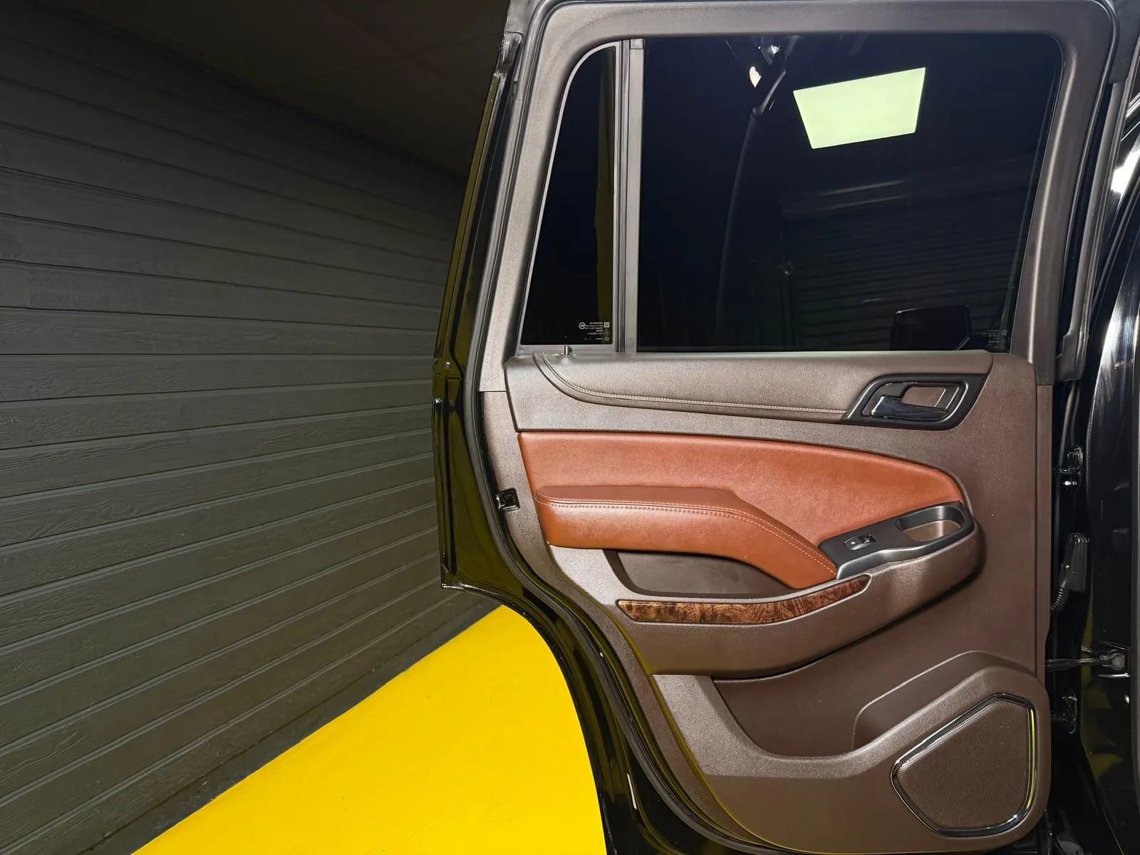 Used 2016 Chevrolet Tahoe LTZ AWD/4WD image 18