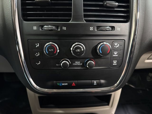 Used 2018 Dodge Grand Caravan SE w/ UConnect Hands-Free Group image 20