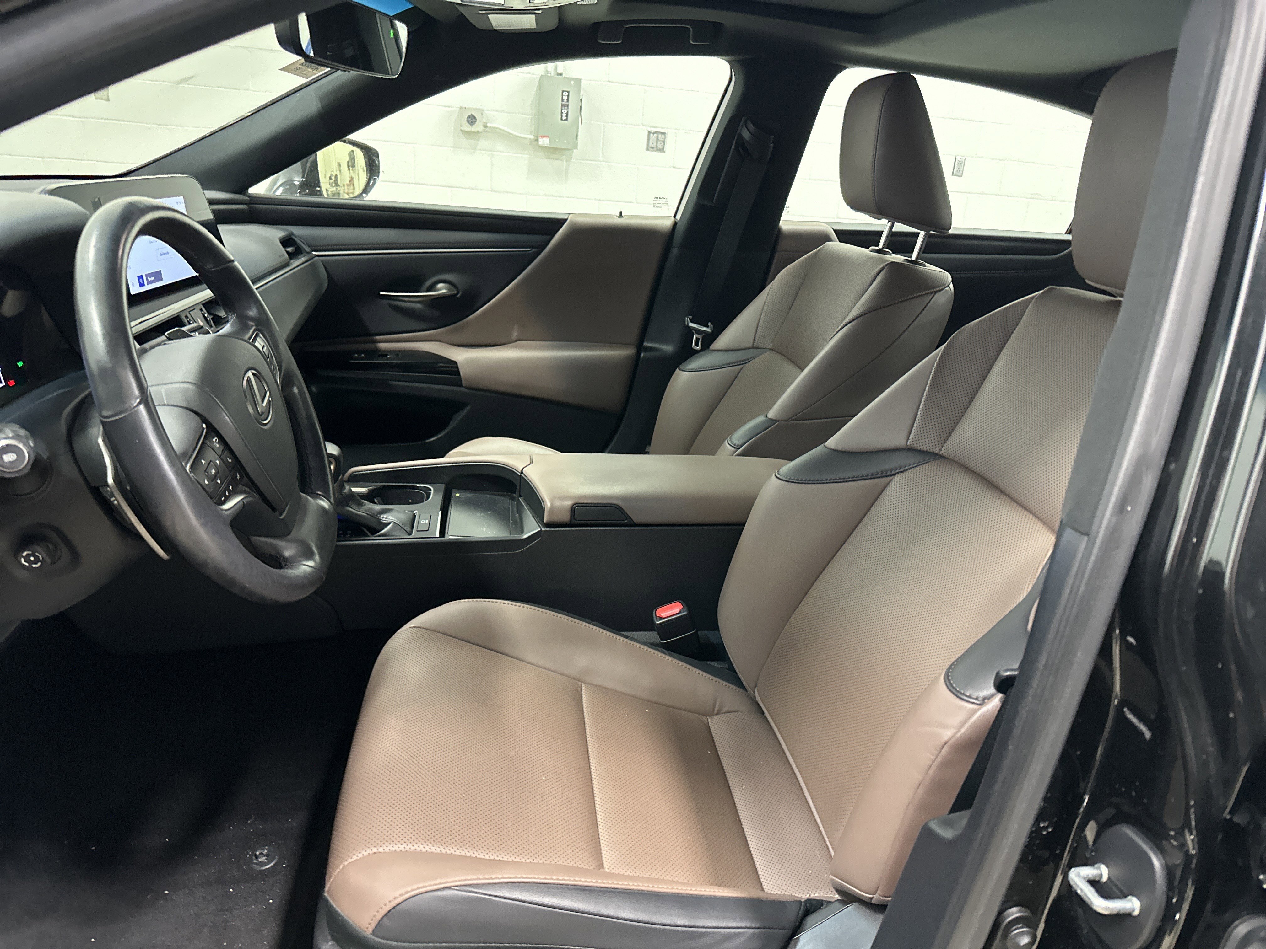 Used 2023 Lexus ES 350 w/ Premium Package FWD image 16