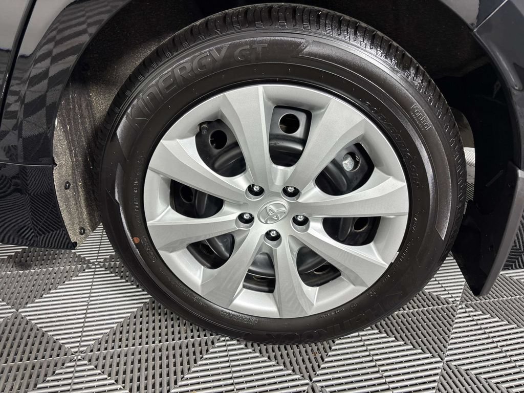 Used 2025 Toyota Corolla LE FWD image 27