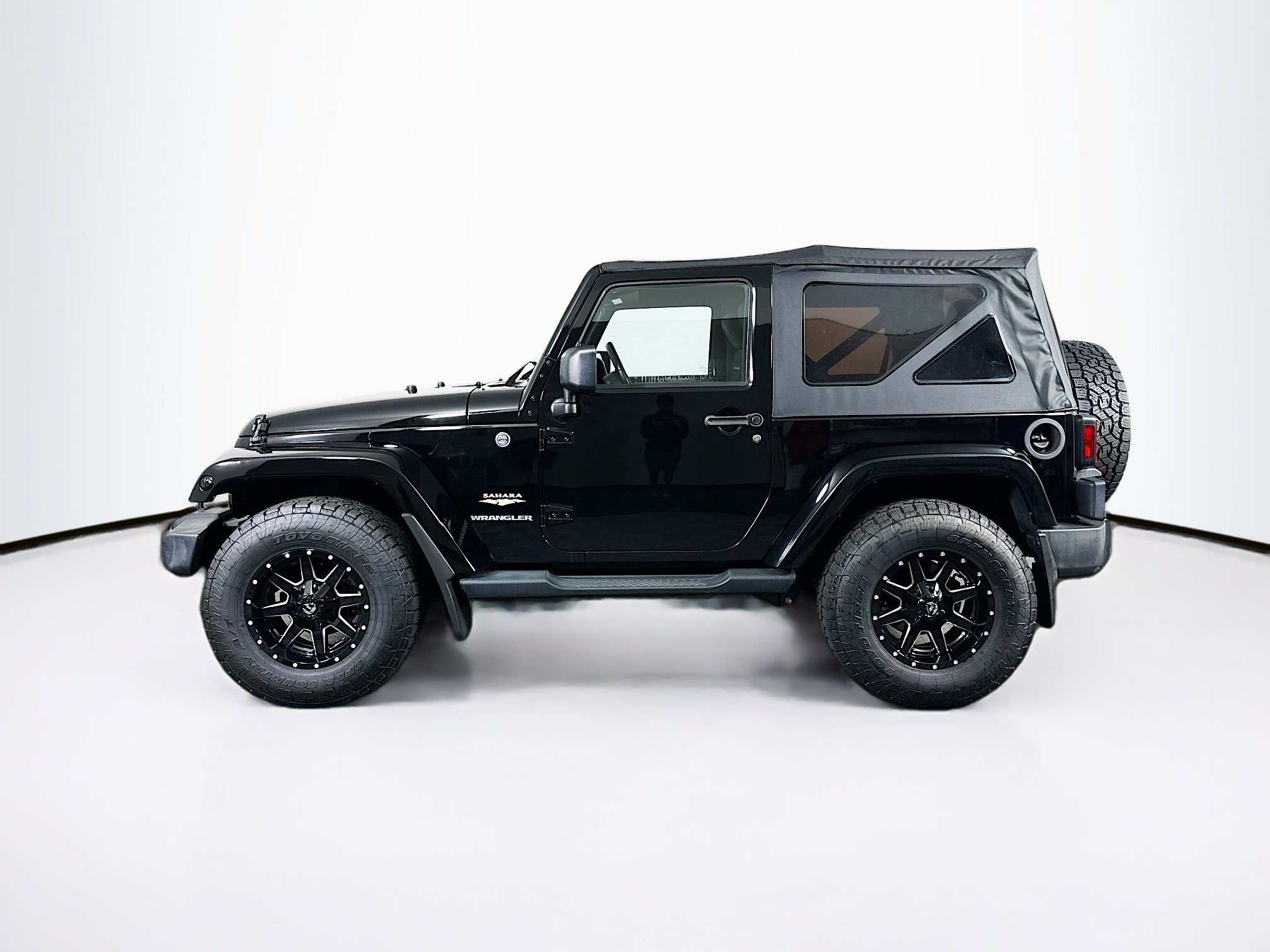 Used 2014 Jeep Wrangler Sahara w/ Connectivity Group AWD/4WD image 4