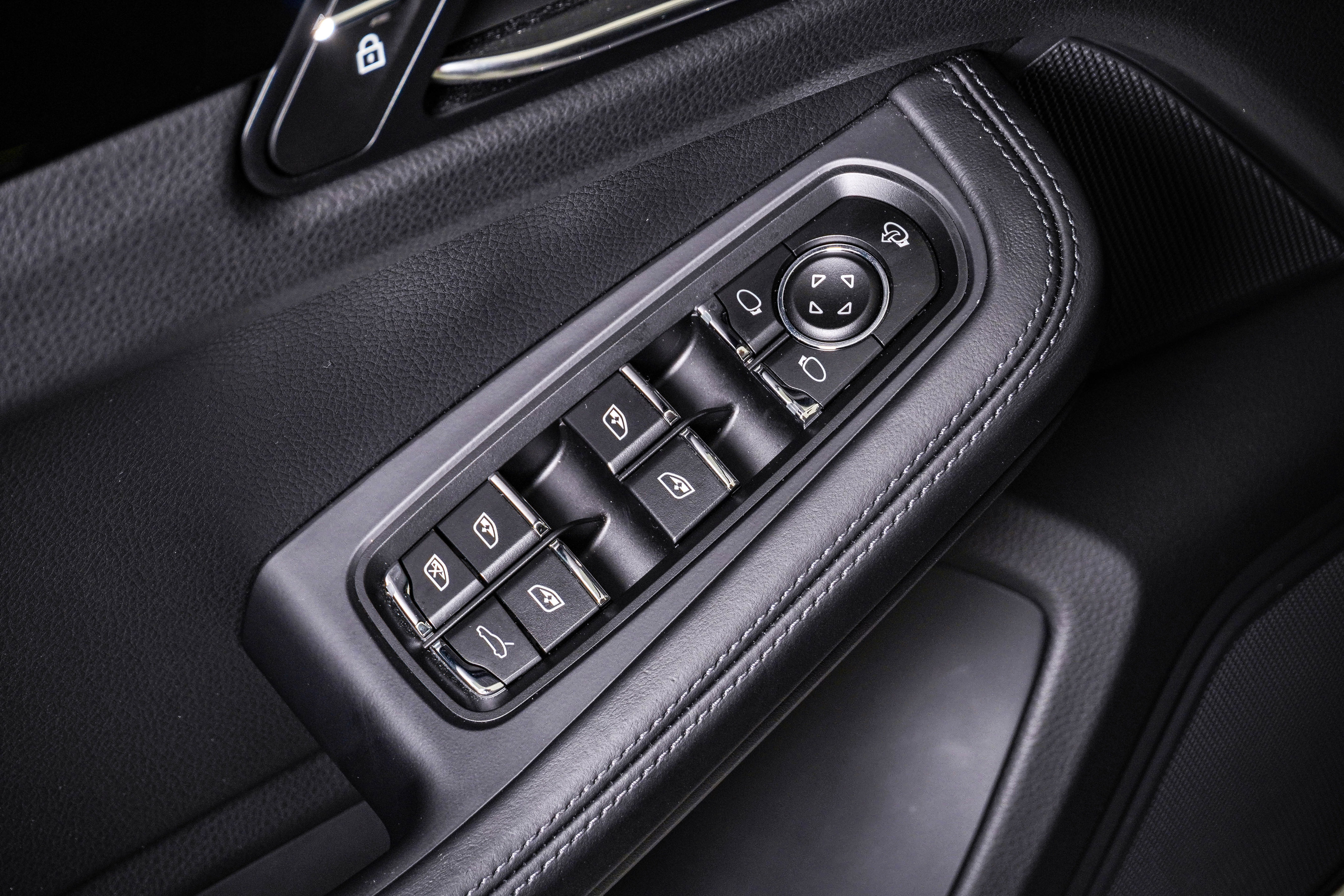 Certified 2026 Porsche Macan AWD/4WD image 26