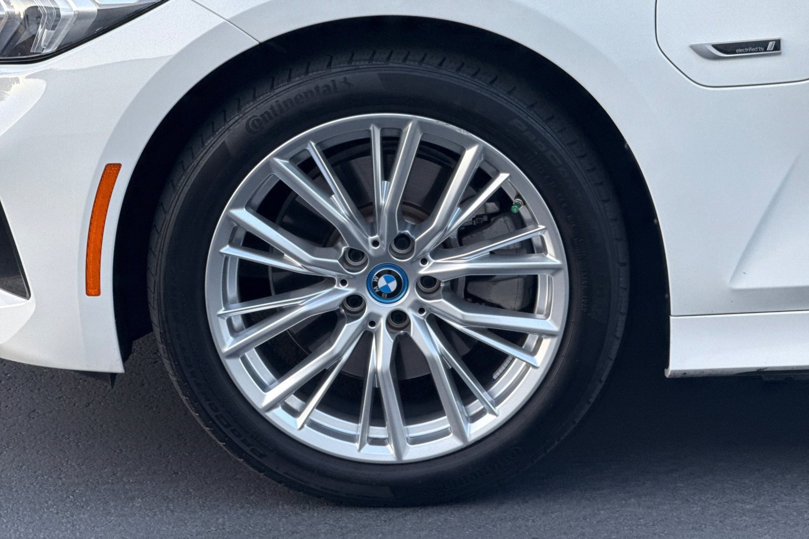 Certified 2023 BMW 330e w/ Convenience Package image 36