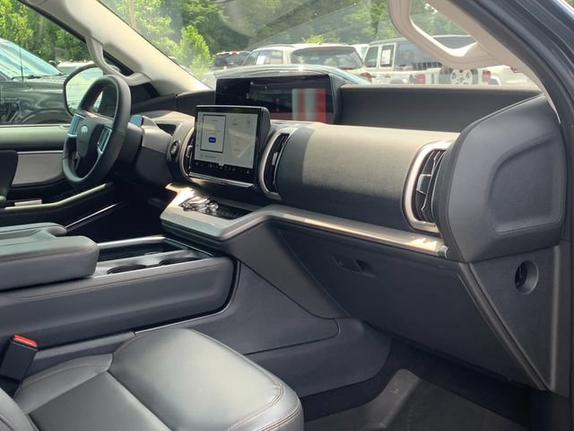 New 2025 Ford Expedition Active RWD image 17