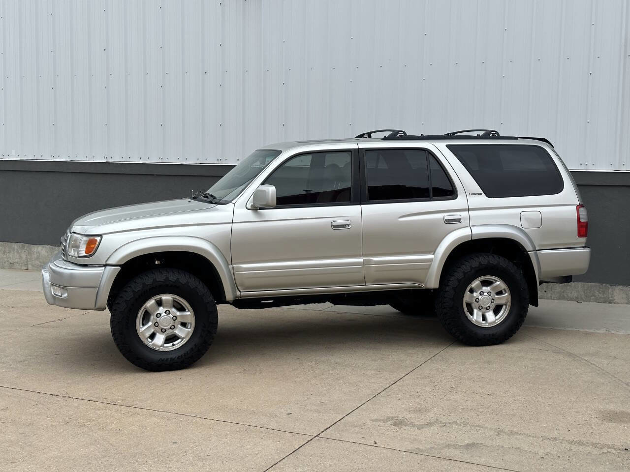 Used 2000 Toyota 4Runner Limited image 8