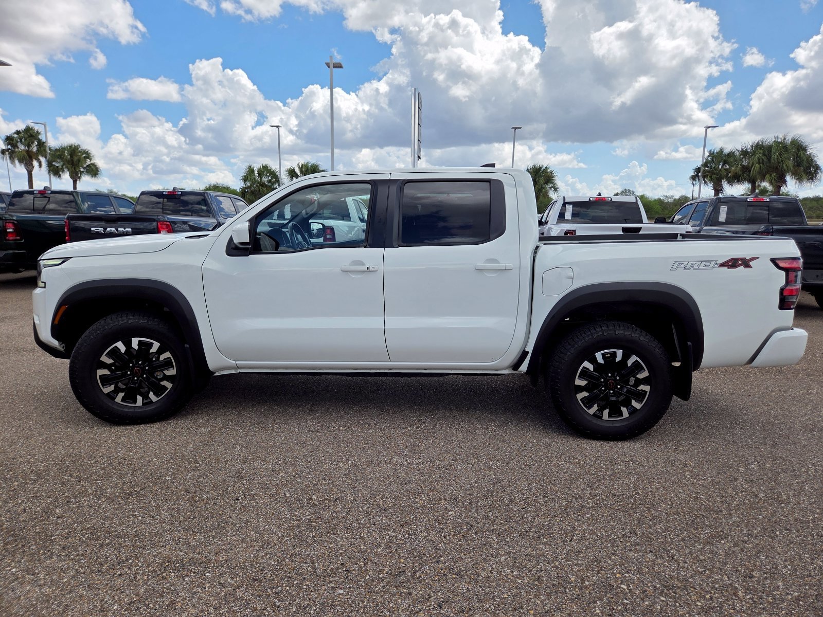 Used 2024 Nissan Frontier PRO-4X w/ Off-Road Protection Package AWD/4WD image 4