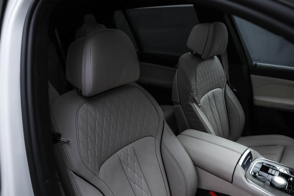 Used 2023 BMW X7 xDrive40i w/ M Sport Package image 30
