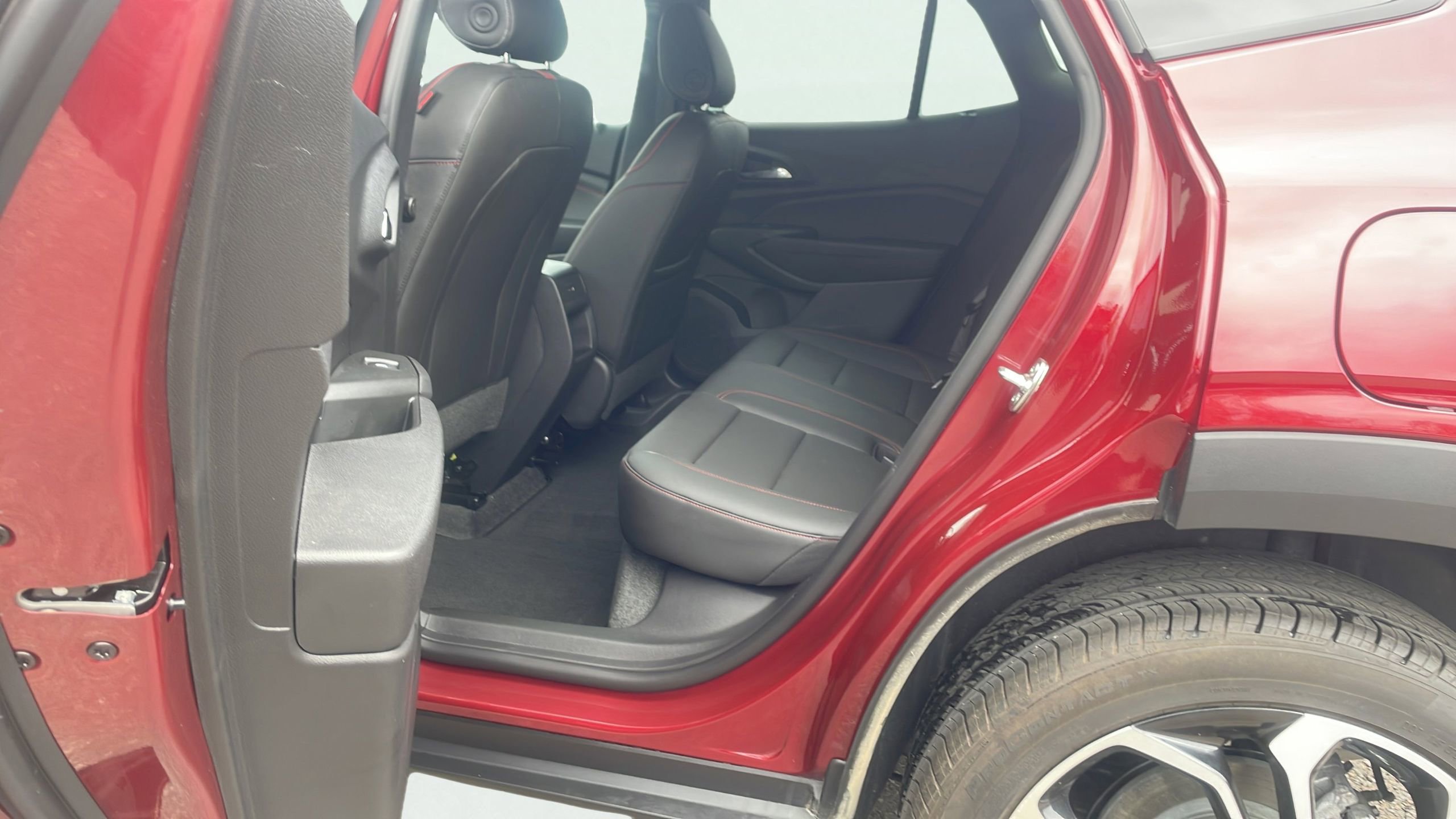 Used 2025 Chevrolet Trax RS w/ Driver Confidence Package FWD image 13