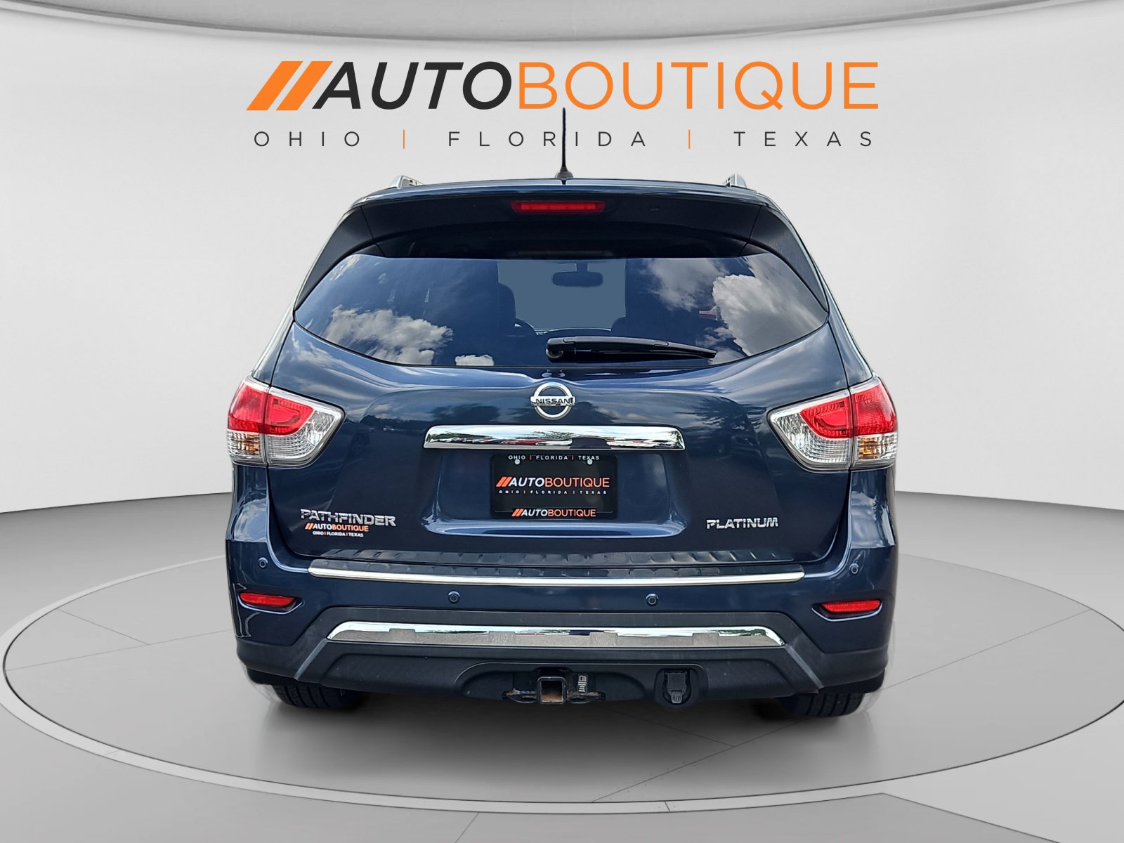 Used 2016 Nissan Pathfinder Platinum FWD image 4