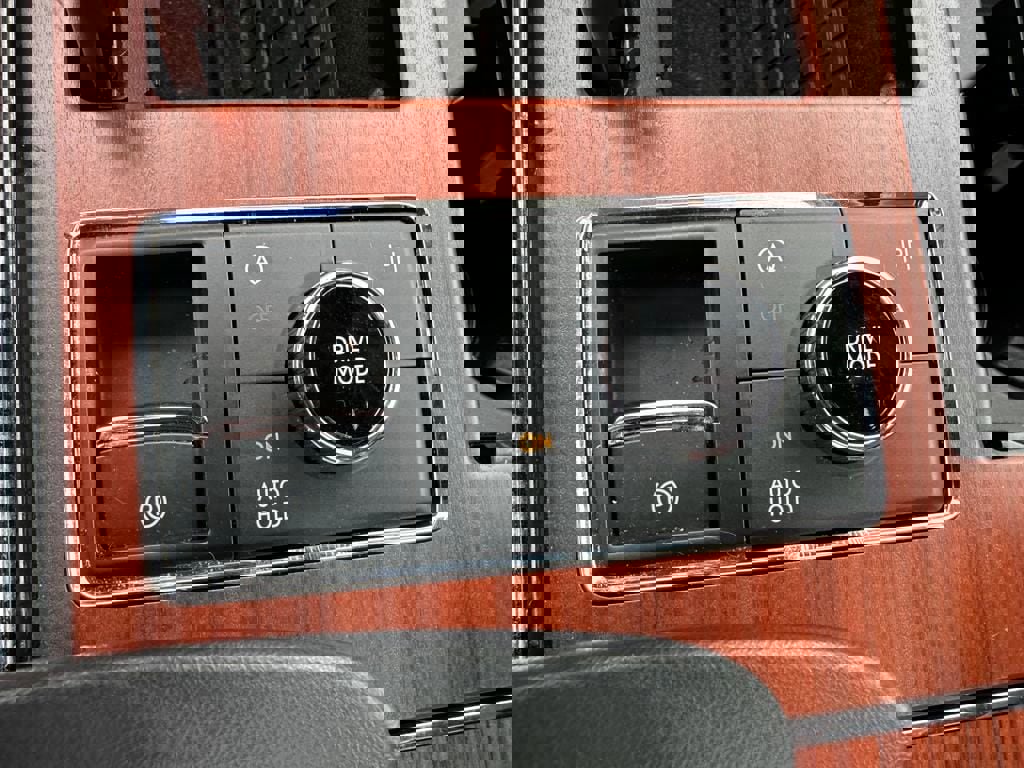 Used 2024 Lincoln Navigator Reserve image 10