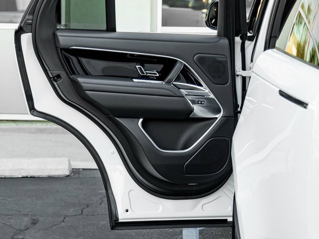 Used 2024 Land Rover Range Rover SE image 20