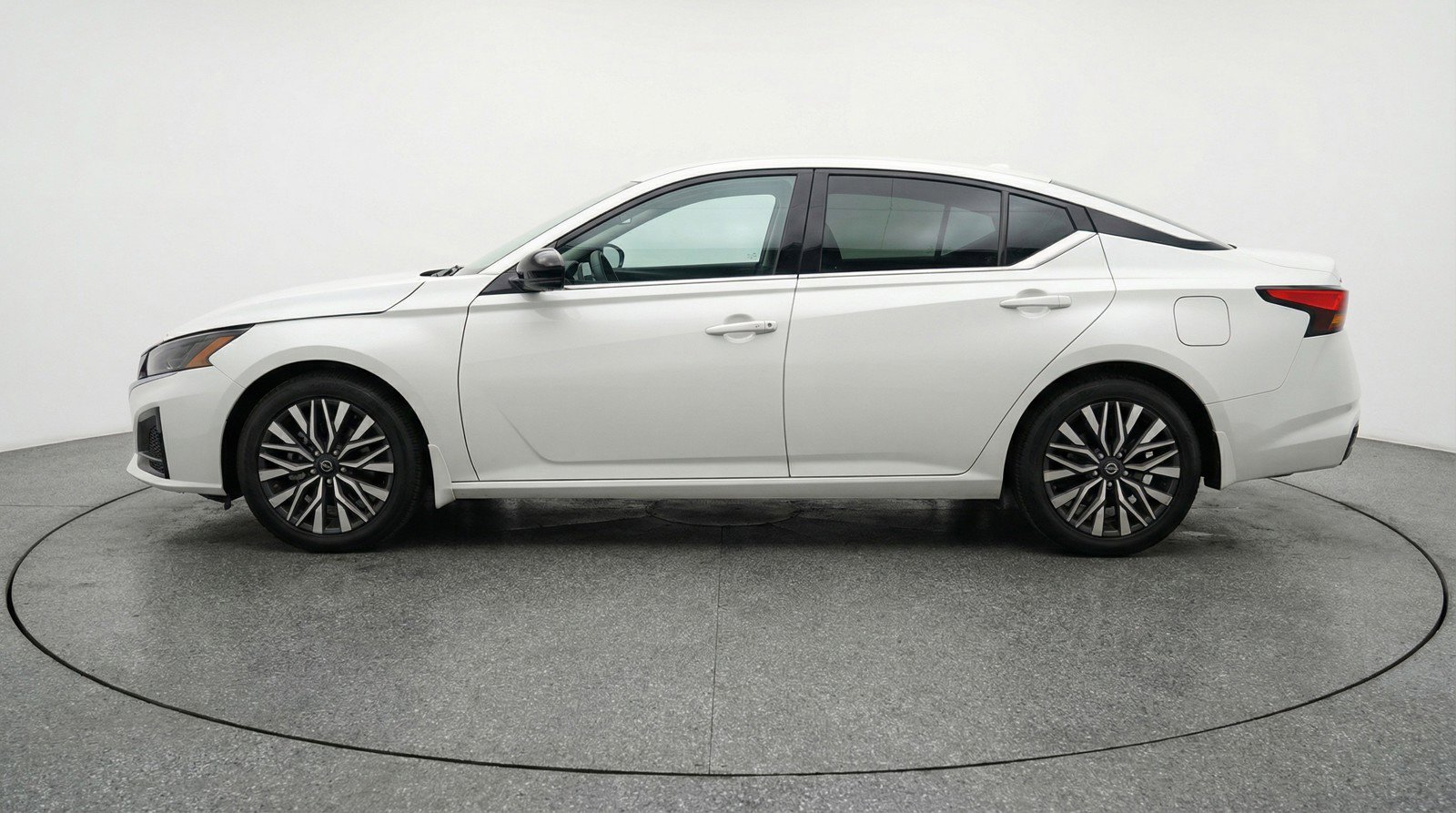Used 2025 Nissan Altima 2.5 SV image 5