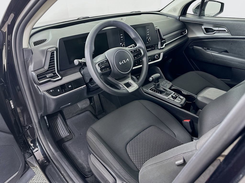 Used 2024 Kia Sportage LX image 9