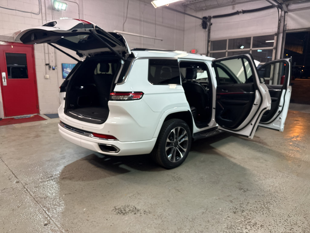 Used 2021 Jeep Grand Cherokee L Overland w/ Luxury Tech Group IV AWD/4WD image 14