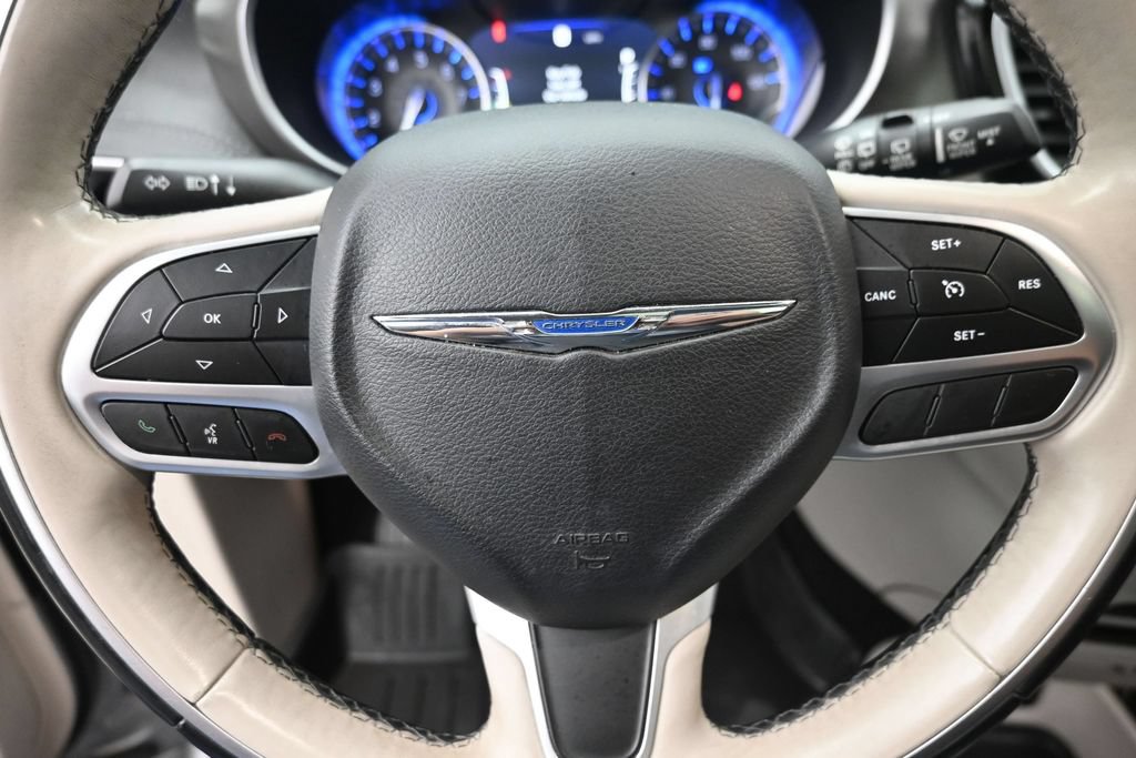 Used 2018 Chrysler Pacifica Limited FWD image 24