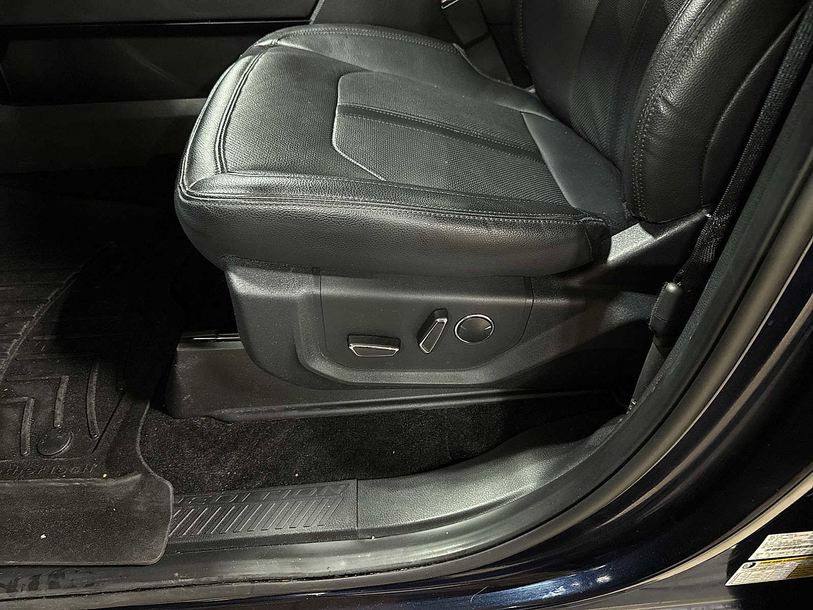 Used 2021 Ford Expedition Limited image 25