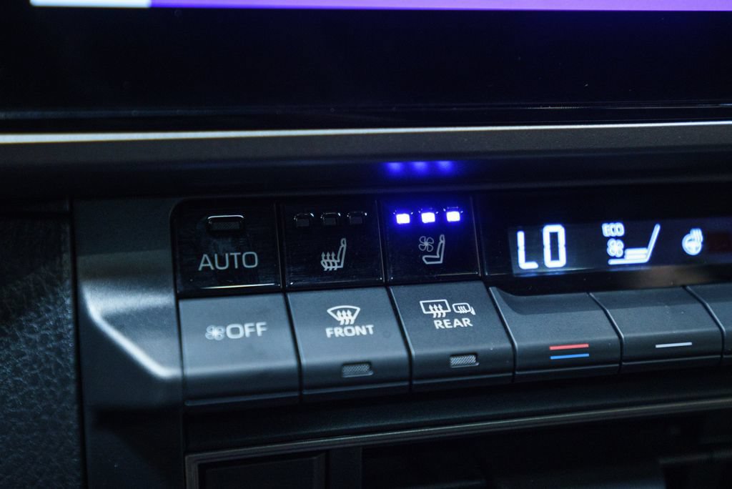 Used 2025 Toyota Camry XSE FWD image 27