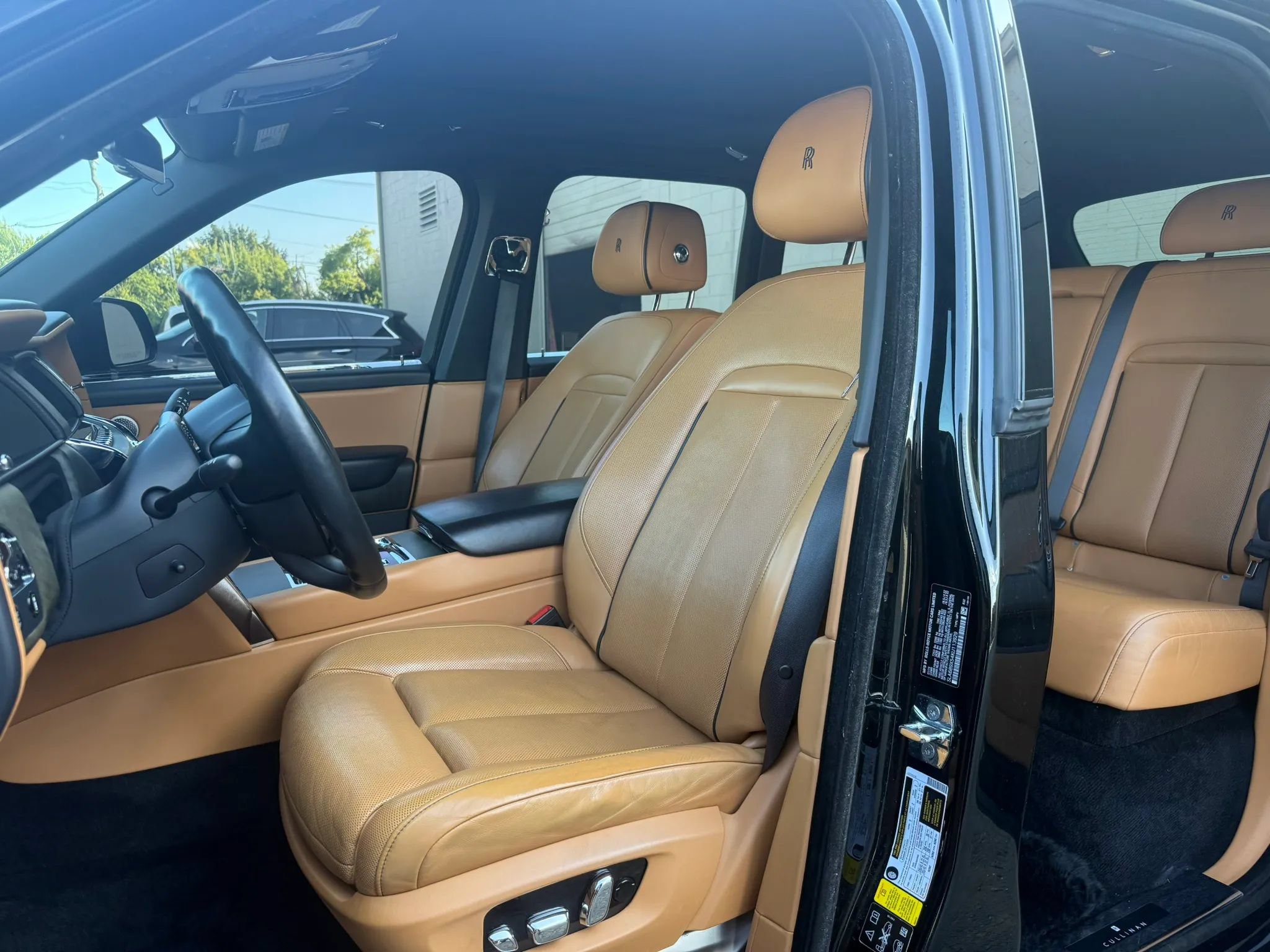 Used 2019 Rolls-Royce Cullinan AWD/4WD image 38