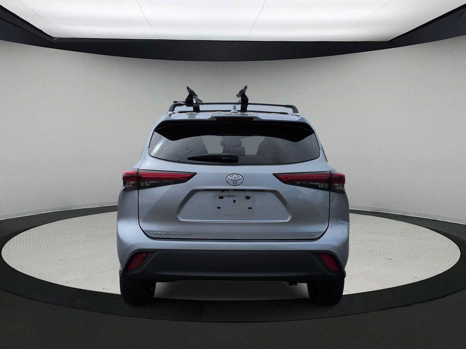 Used 2021 Toyota Highlander XLE FWD image 7