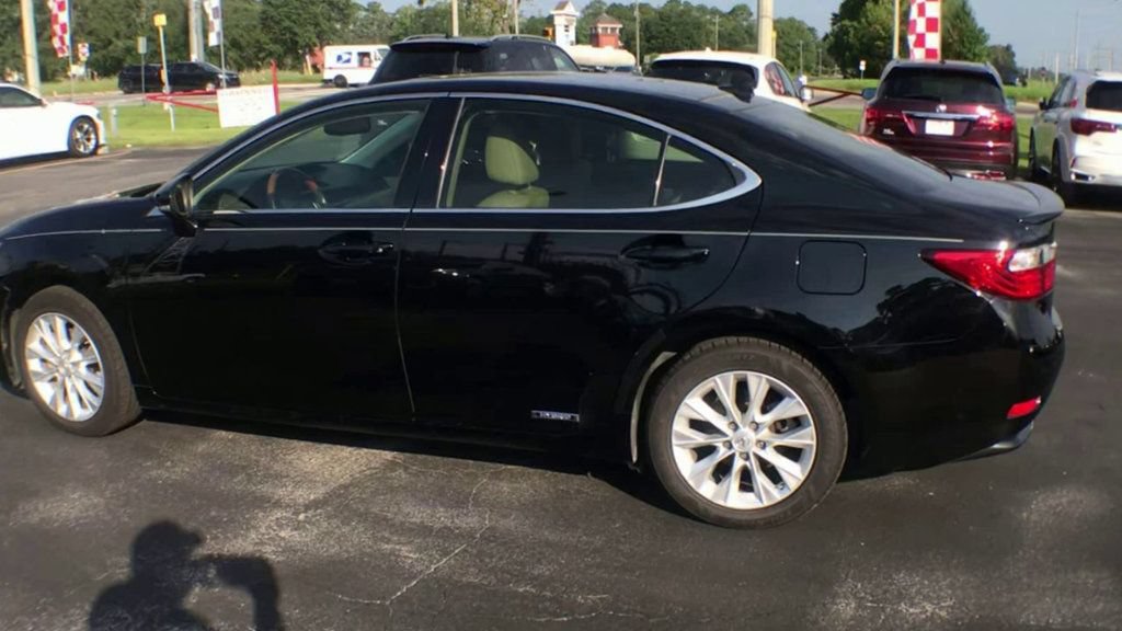 Used 2013 Lexus ES 300h w/ Luxury Pkg FWD image 6