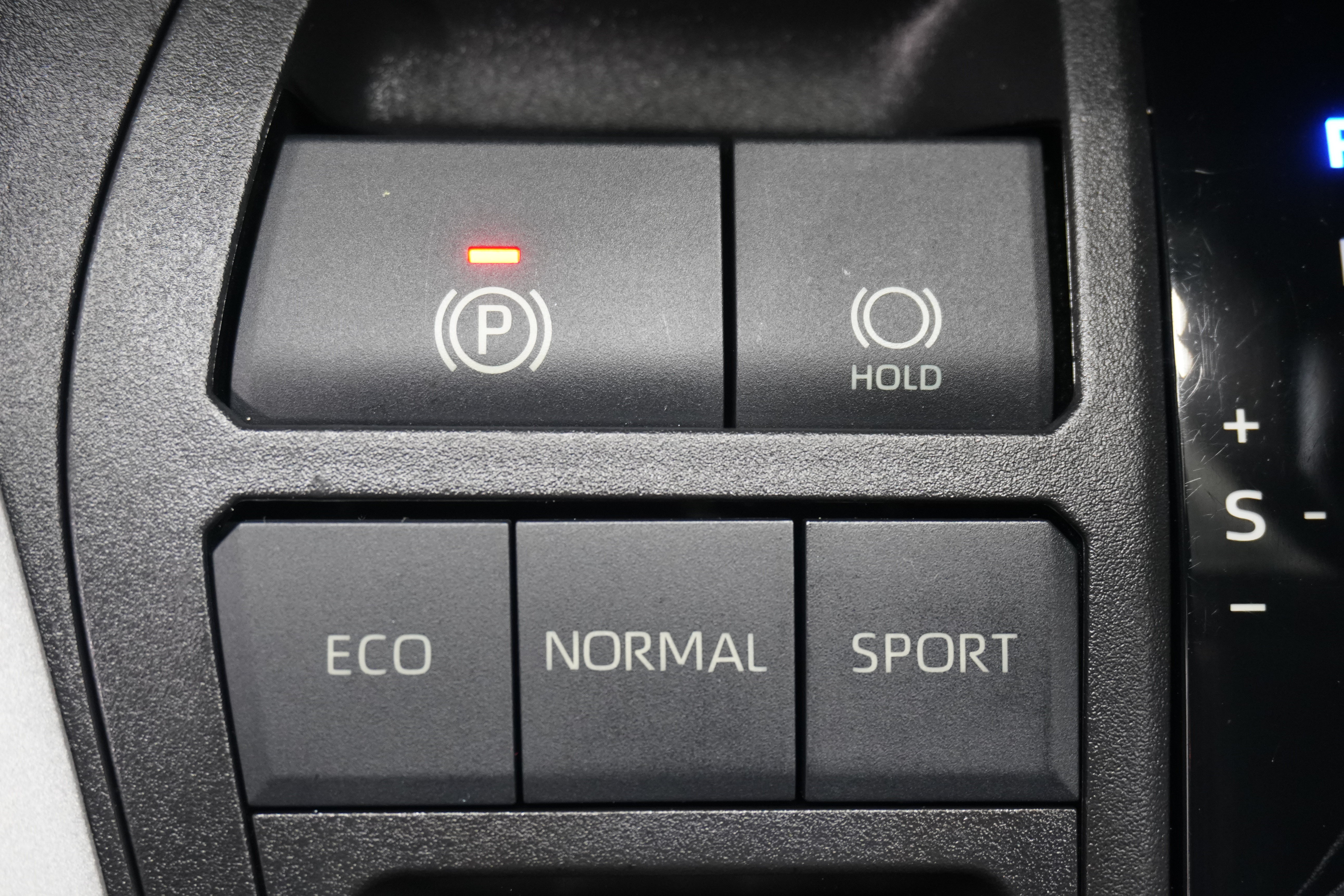 Used 2021 Toyota RAV4 LE FWD image 20