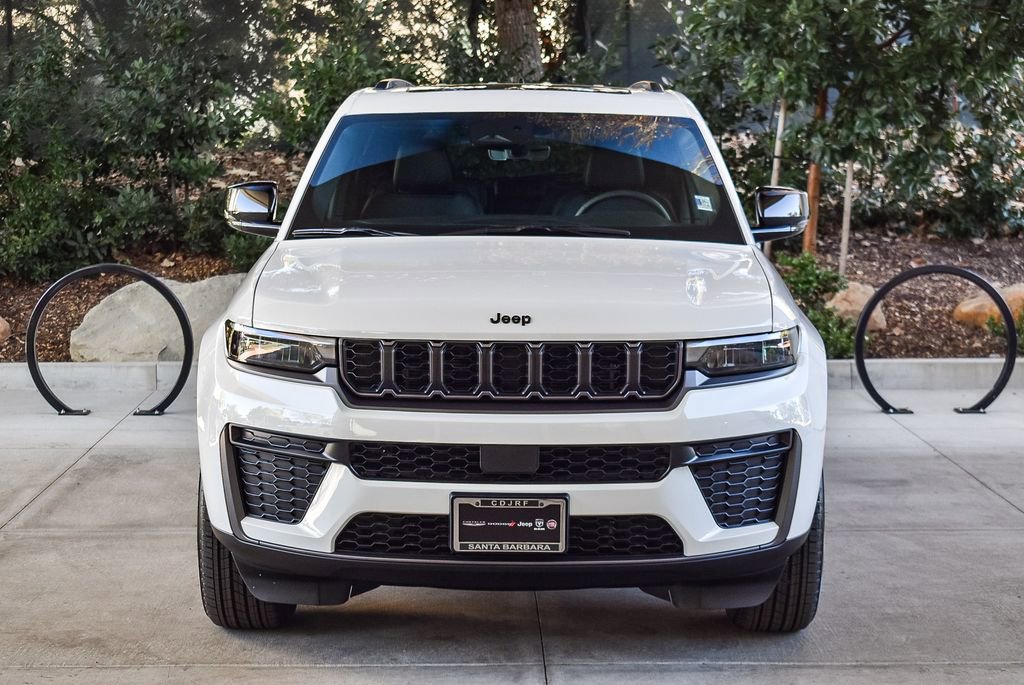 New 2026 Jeep Grand Cherokee Altitude image 2