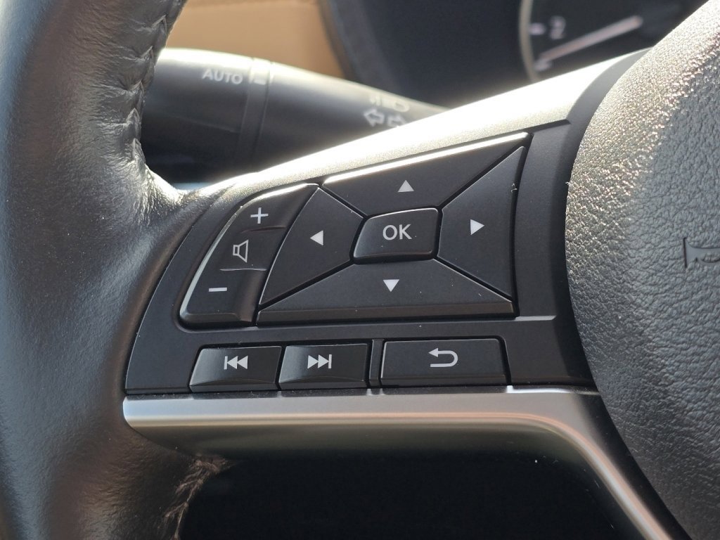 Used 2023 Nissan Sentra SV w/ SV Premium Package image 27