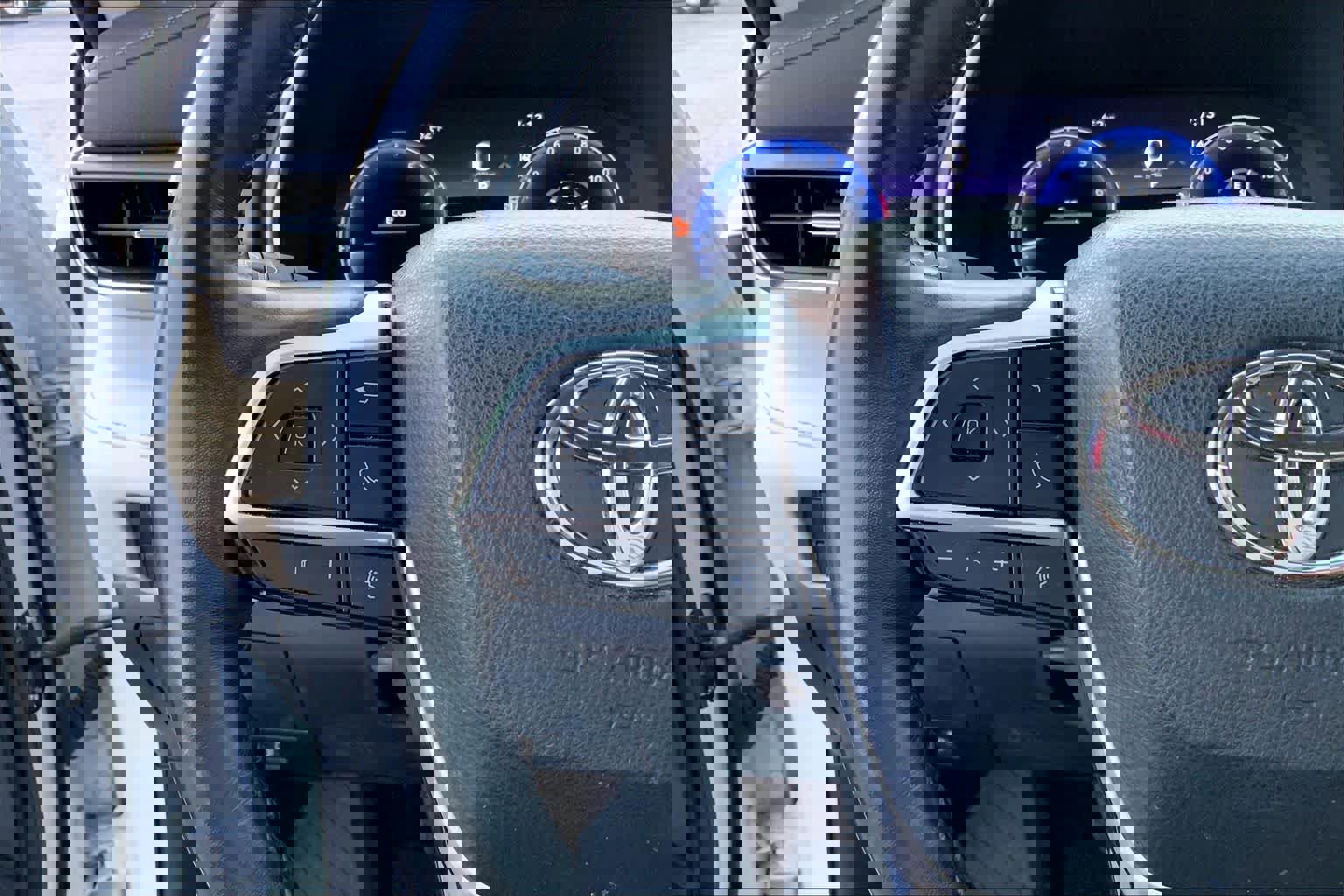 Used 2023 Toyota Highlander Limited FWD image 23