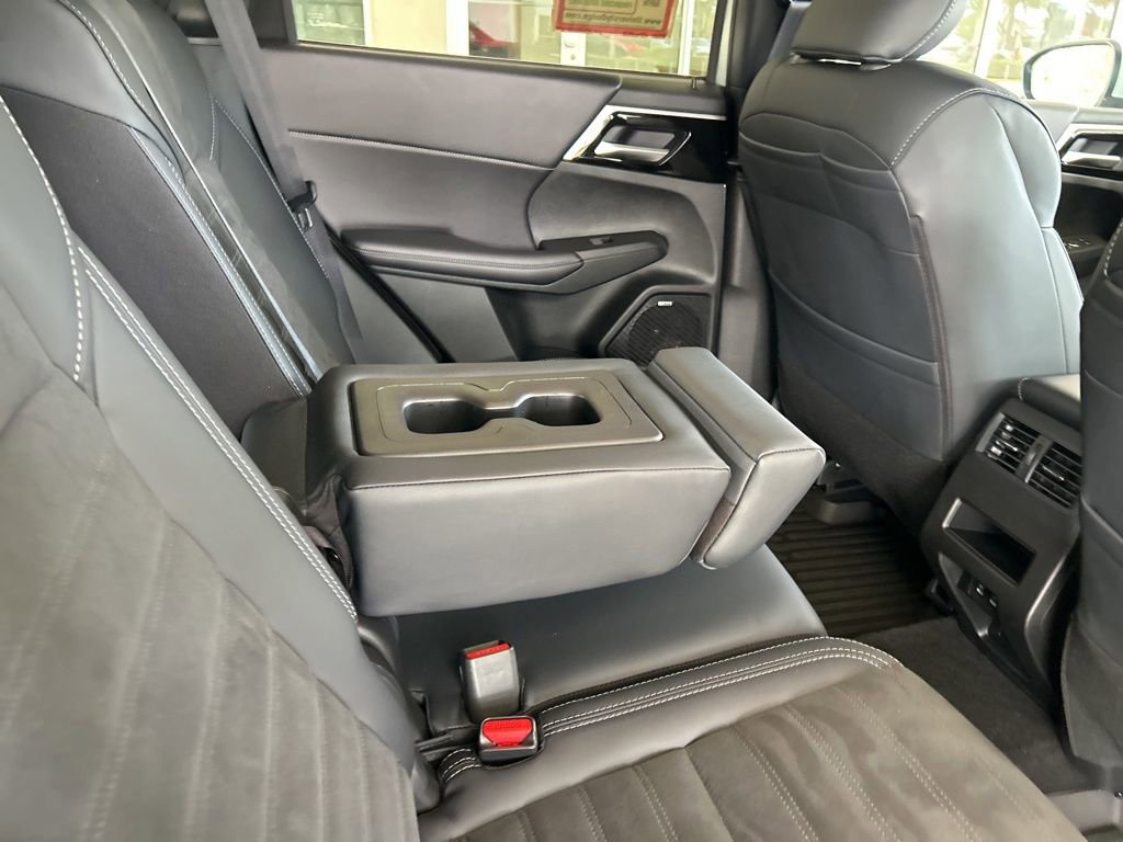 Used 2026 Mitsubishi Outlander SE FWD image 30