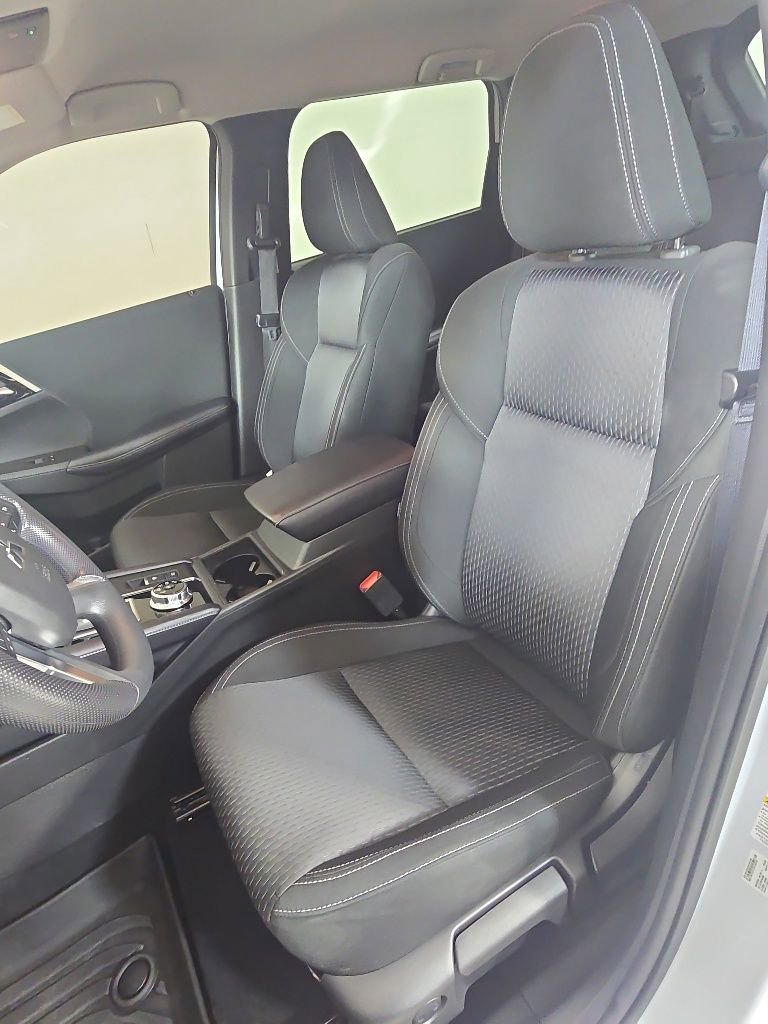 Used 2024 Mitsubishi Outlander ES FWD image 13