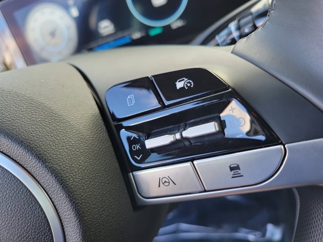 Certified 2025 Hyundai Elantra SEL image 21