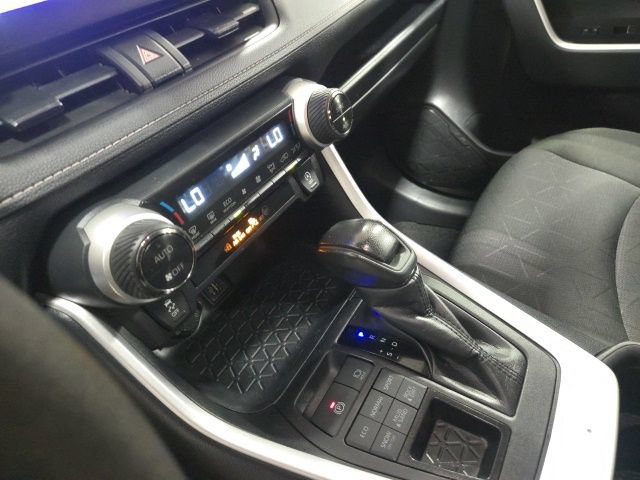 Used 2025 Toyota RAV4 XLE AWD/4WD image 16