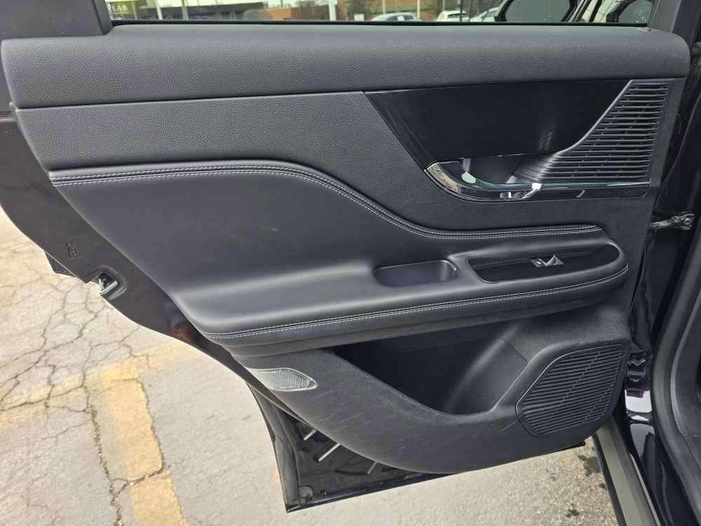 Used 2021 Lincoln Corsair AWD w/ Premium Package image 25