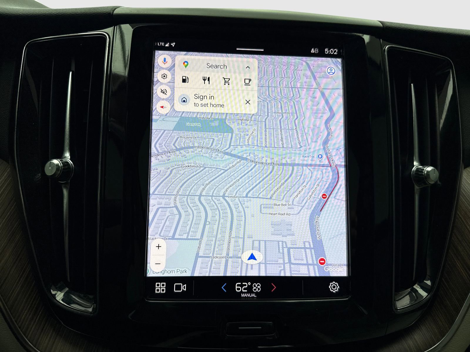 Used 2022 Volvo XC60 B5 Momentum w/ Protection Package Premier FWD image 29