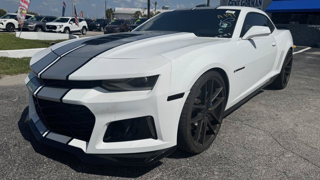 Used 2014 Chevrolet Camaro SS w/ RS Package RWD image 3