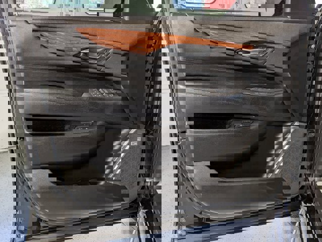 Used 2016 Cadillac Escalade Luxury image 17