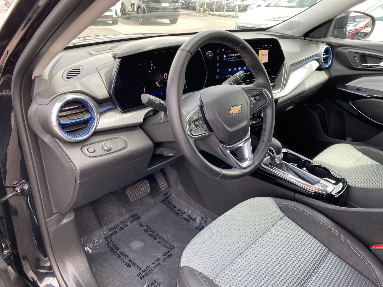 Used 2025 Chevrolet Trax LT w/ LT Convenience Package FWD image 33