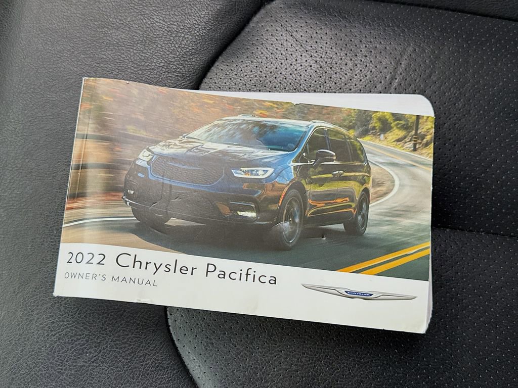 Used 2022 Chrysler Pacifica Touring-L FWD image 35