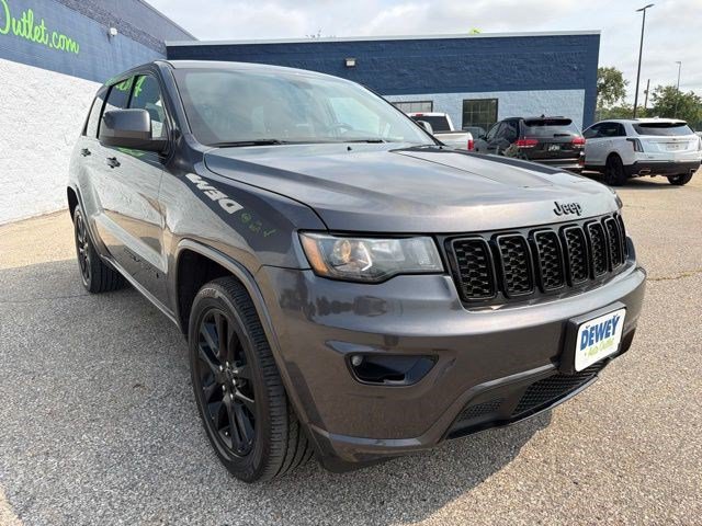 Used 2019 Jeep Grand Cherokee Altitude AWD/4WD image 7