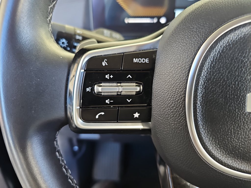 Used 2026 Kia Carnival EX FWD image 11