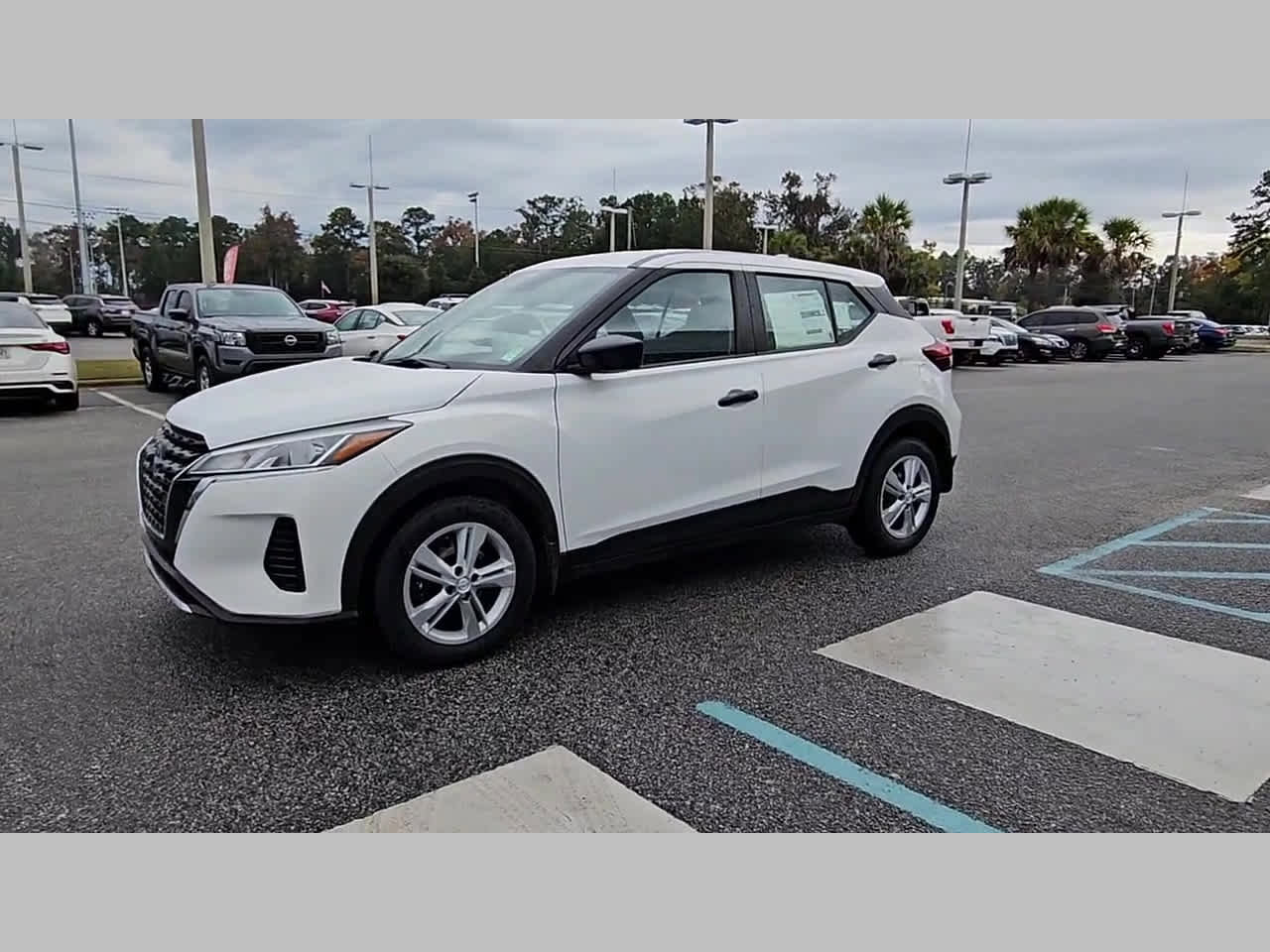 New 2025 Nissan Kicks Play S image 25