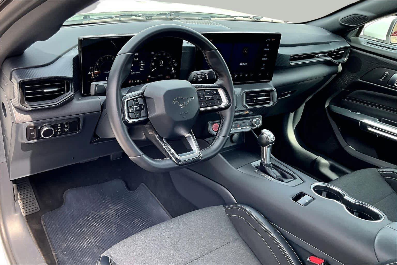 Used 2025 Ford Mustang Coupe RWD image 18