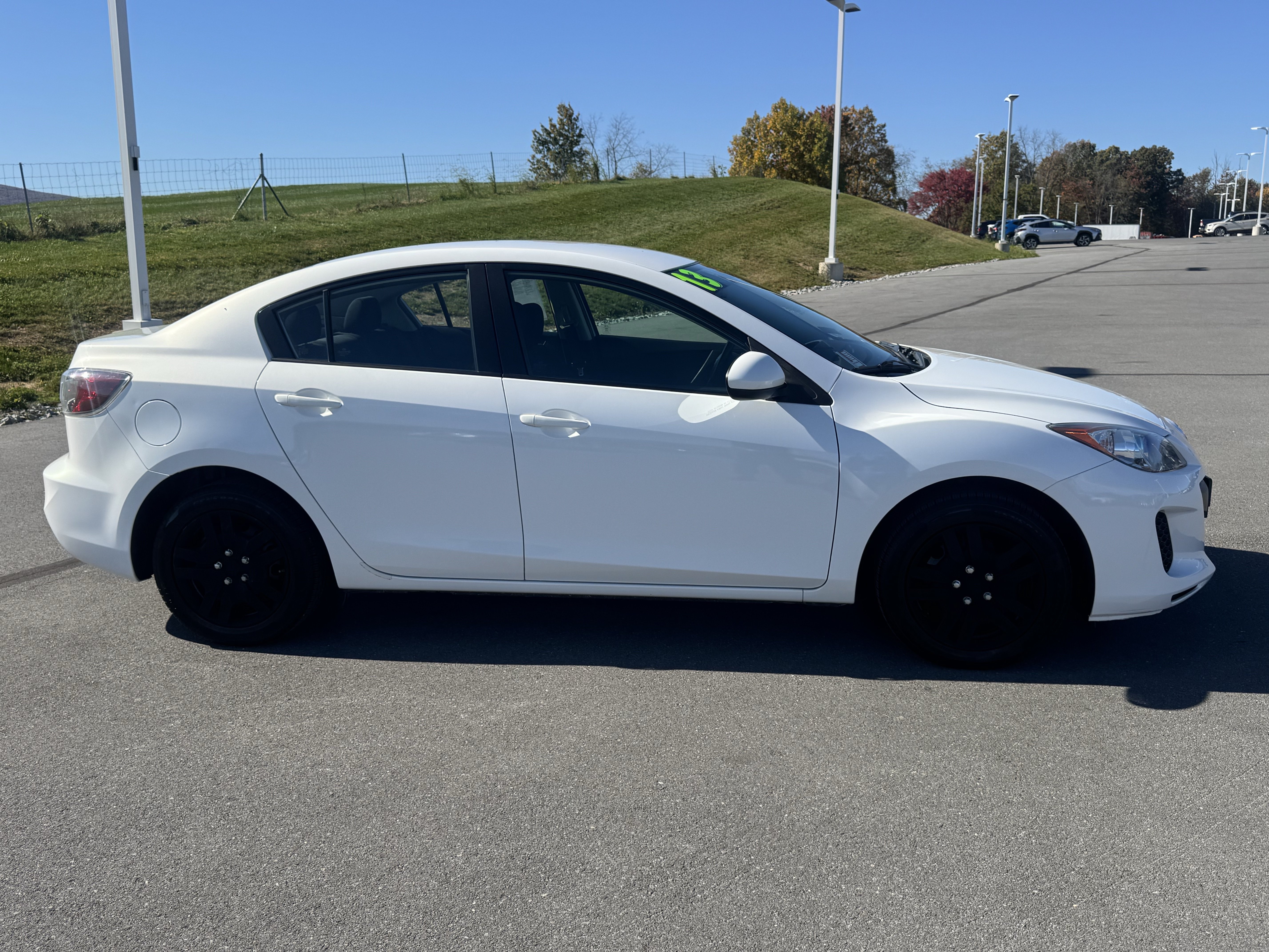 Used 2013 MAZDA MAZDA3 i Sport FWD image 3
