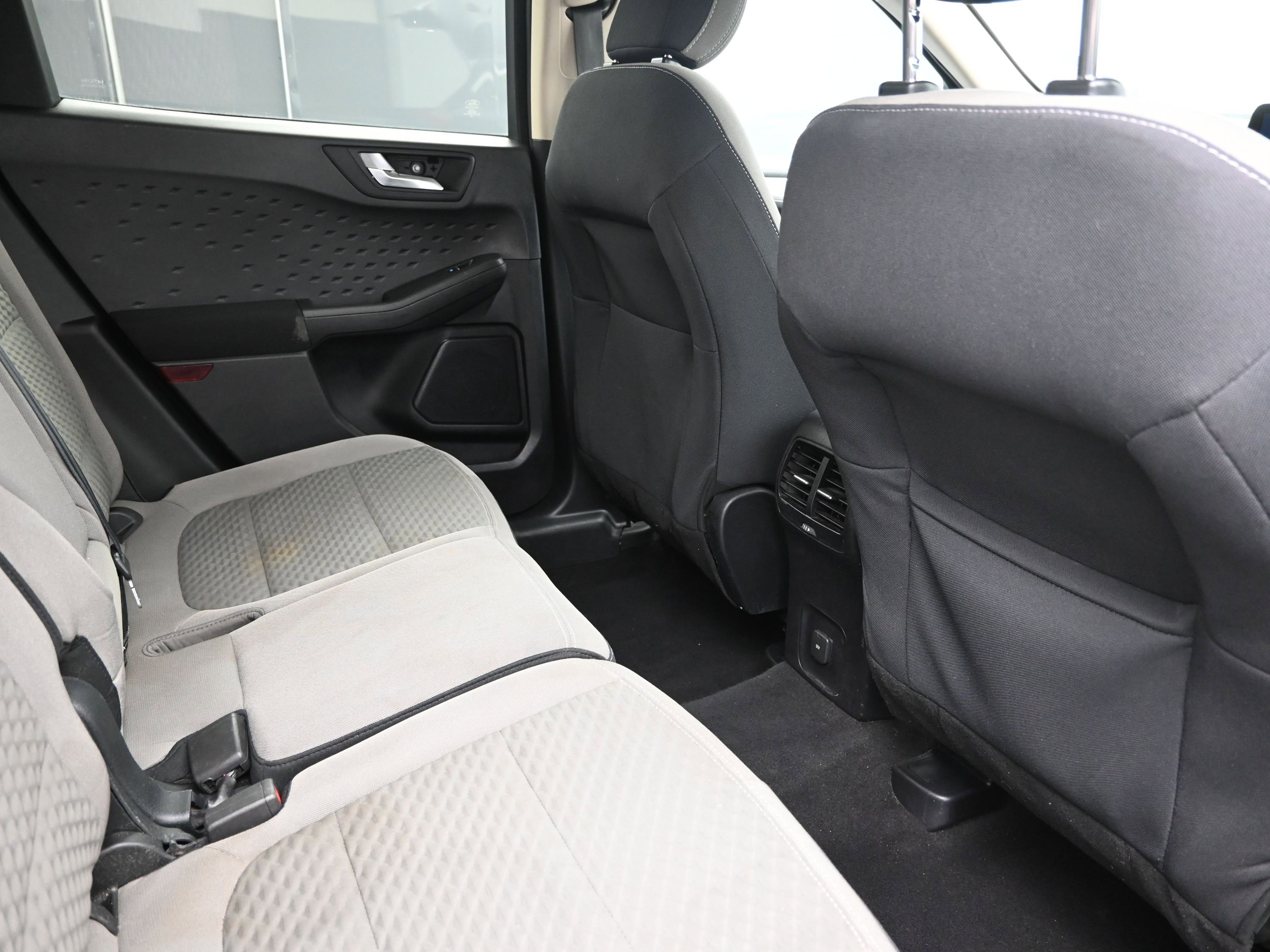 Used 2020 Ford Escape SE image 25